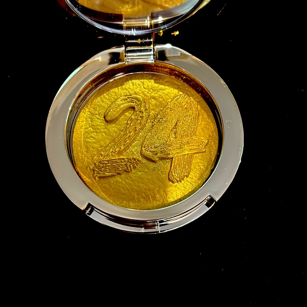 Kylie Cosmetics LIMITED EDITION highlighter